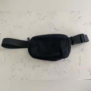 Lululemon everywhere Belt Bag